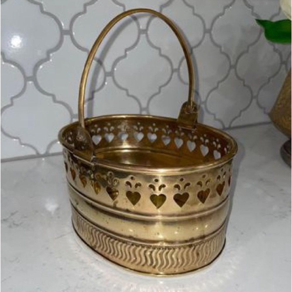 Vintage Brass Oval Basket w/ Handle 5.5”W x7.5”L x4.25D x8.5 H w/ gandl